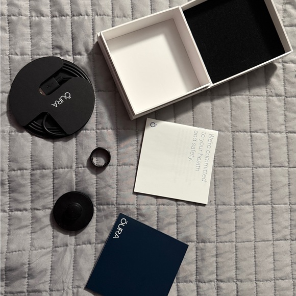 Oura Ring in Sleek Black with Box and Charger